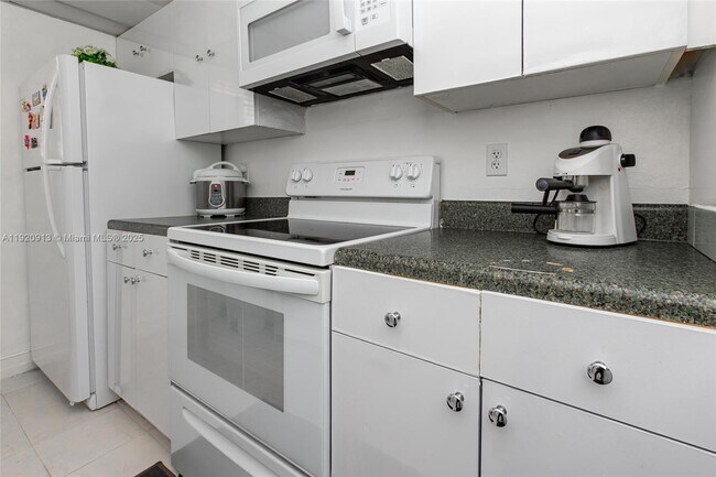 Building Photo - 245 NW 109th Ave