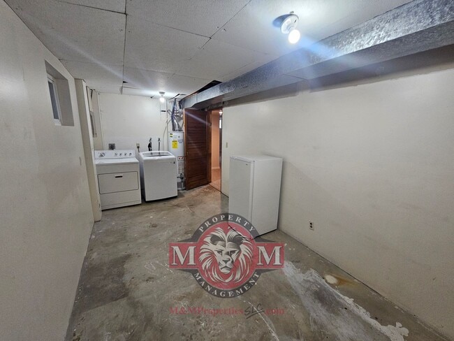 Building Photo - 5 Bd 3 Bath Home Cottonwood Heights