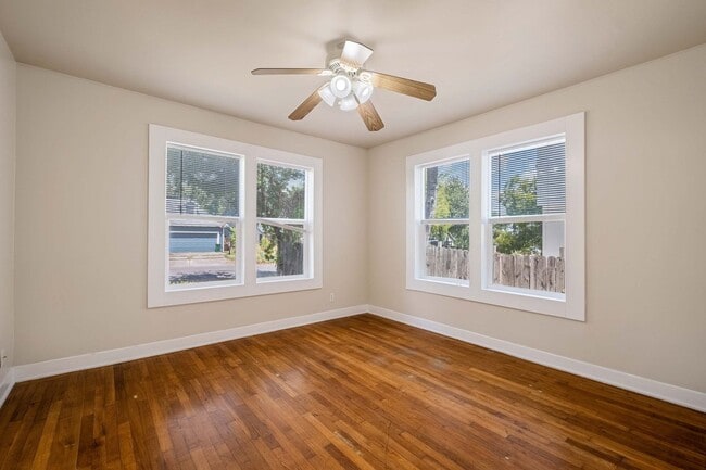 Building Photo - 937 E 52nd St