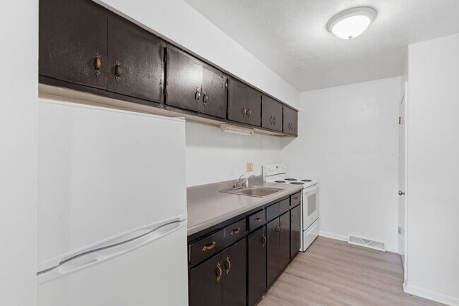 Building Photo - Move-In Ready 1 Bedroom Just Steps from Bass Pro Shops