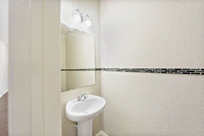 Building Photo - Flexible 5-Bedroom Rental Home in Alamo Ra...