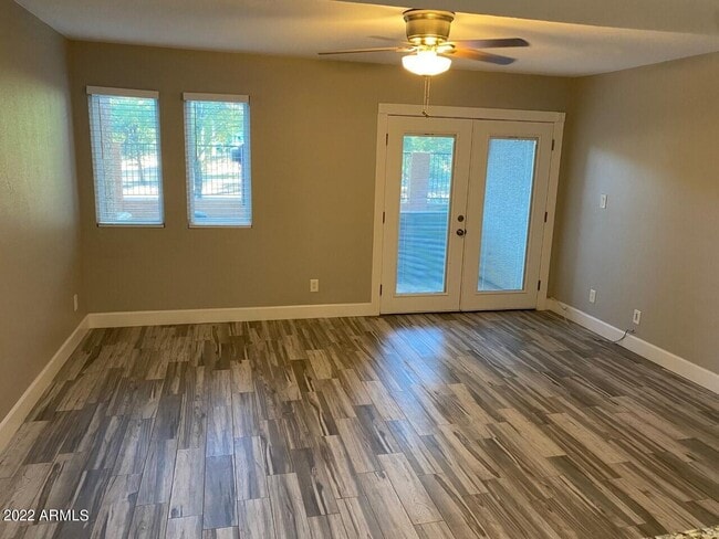 Building Photo - 520 E Weber Dr