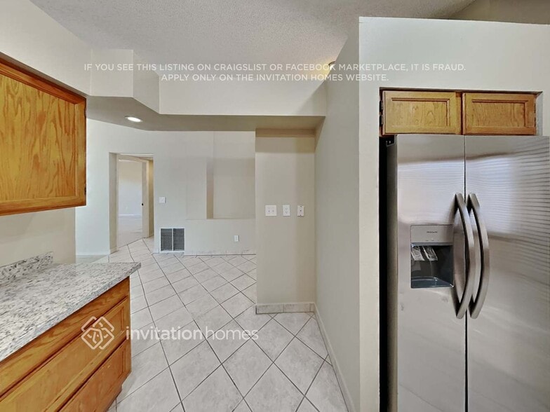 Building Photo - 1055 W Sunward Dr