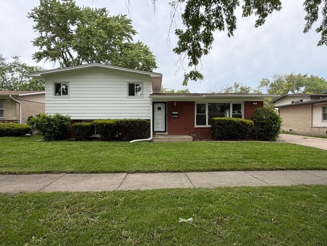 Building Photo - 705 W Fitzhenry Ct