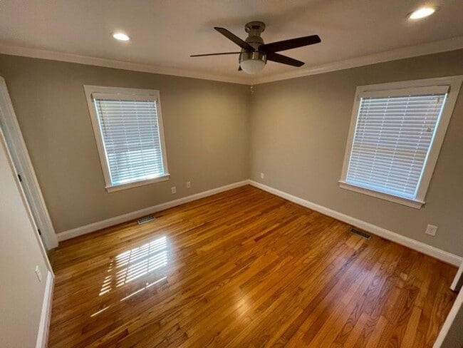 Building Photo - 4881 Oak Level Rd