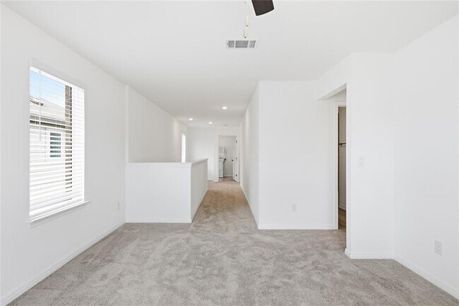 Building Photo - 416 Breccia Trl