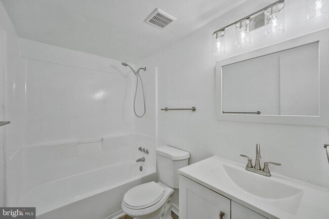 Building Photo - 12883 Cara Dr