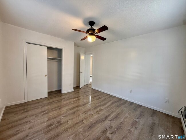 Building Photo - 8 Scott St