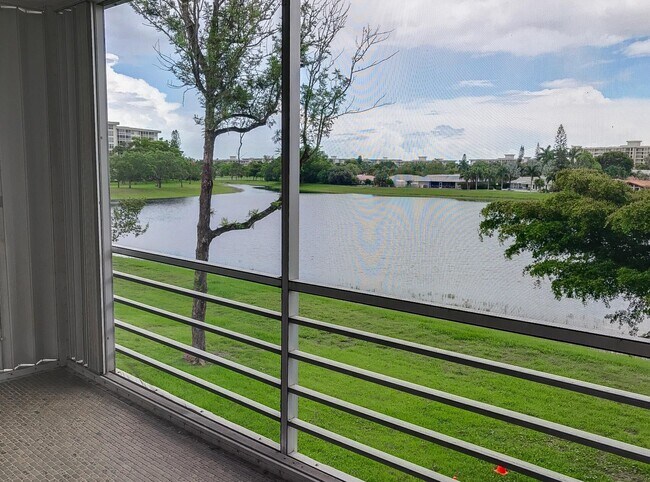 Building Photo - 3091 N Course Dr