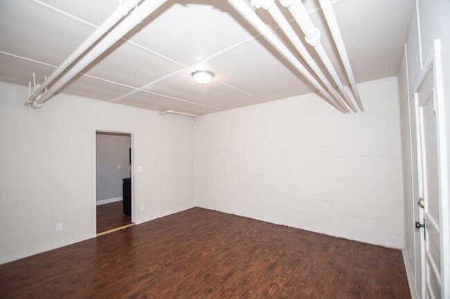 Building Photo - 5819 E Washington St