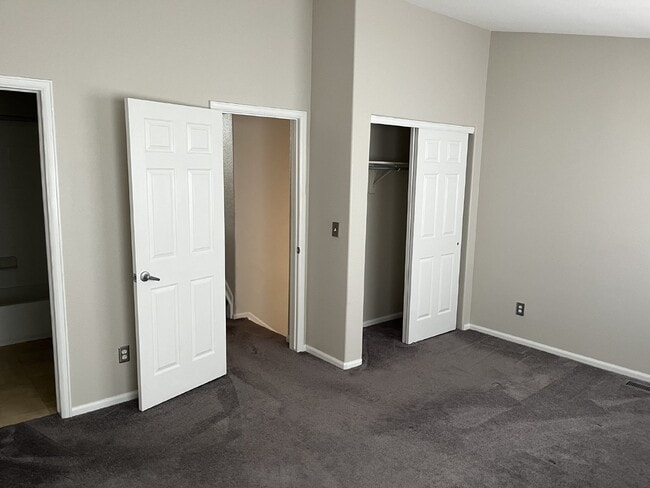 Building Photo - Beautiful townhome is Crown Point II!