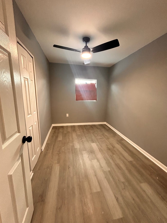 Building Photo - 2025 Central Dr