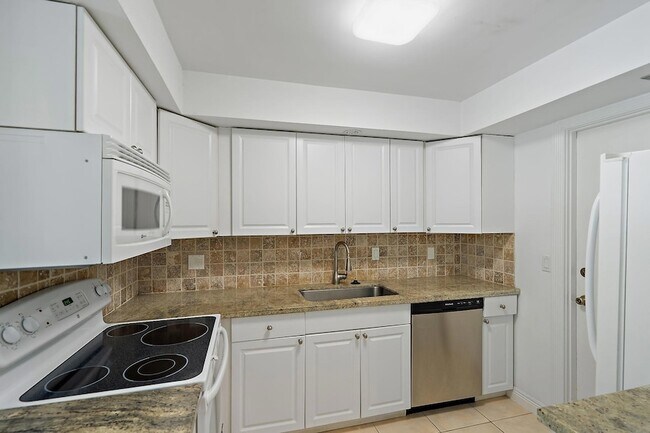 Building Photo - 630 Ocean Dr