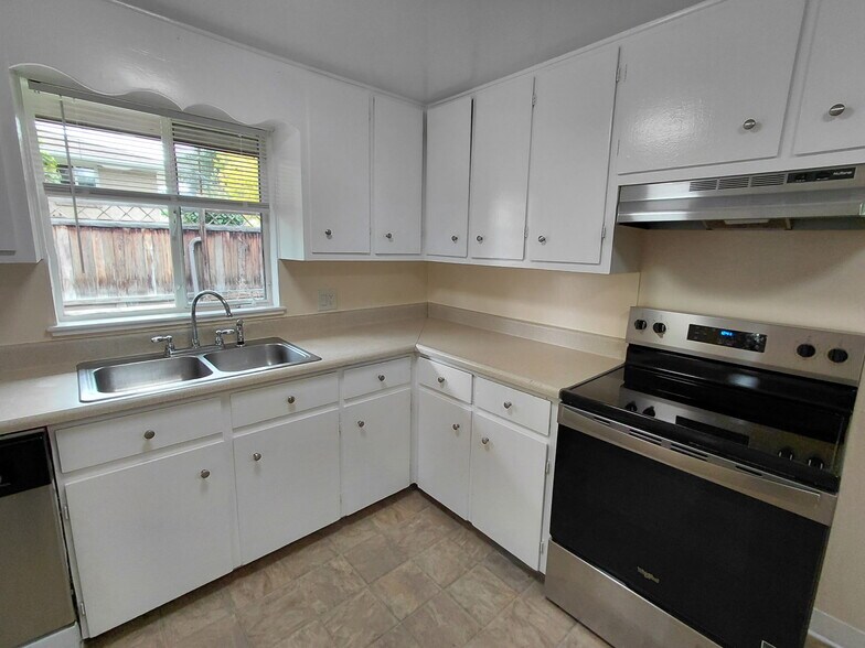 Building Photo - 8779 W 63rd Pl