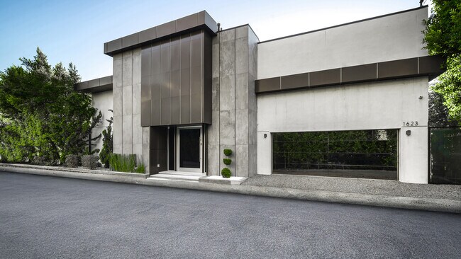 Building Photo - 1623 Viewmont Dr