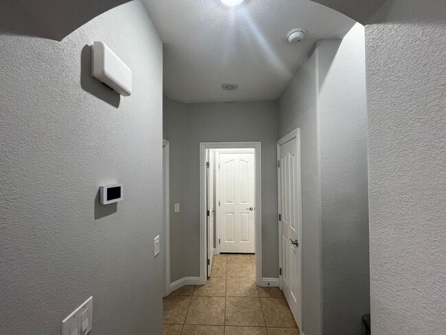 Building Photo - Beautiful 3 bedroom home