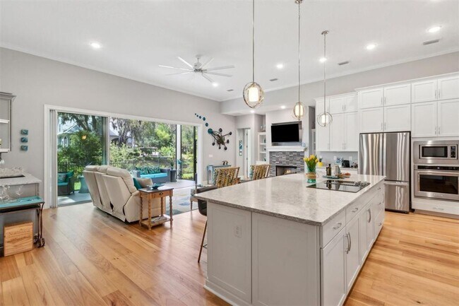 Building Photo - Luxury Living in exclusive and gated Oyste...
