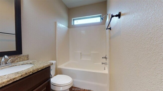 Building Photo - 303 Ash St