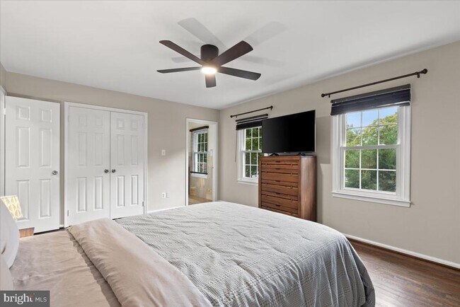 Building Photo - 9472 Lapstrake Ln