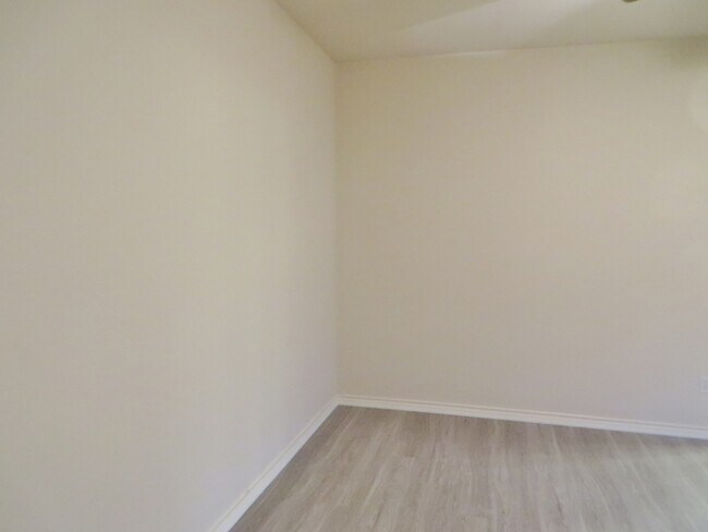 Building Photo - 117 Pecos Ct