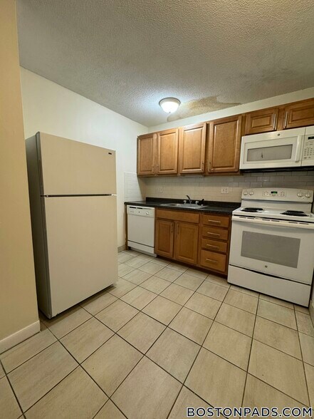 Building Photo - 90 Gardner St