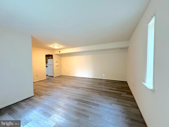 Building Photo - 4657 Logsdon Dr