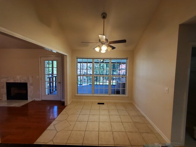 Building Photo - 5621 Chestnut Pond Dr