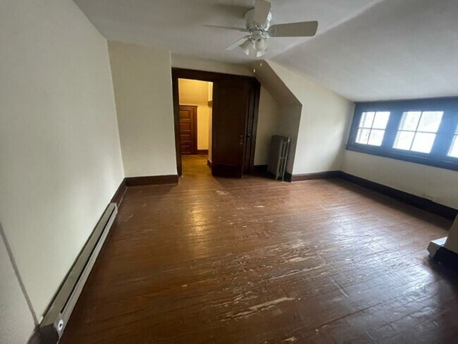 Building Photo - x2120/2122 Renrock Road