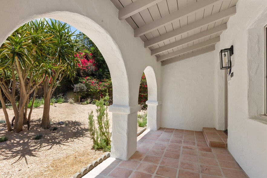 Gated entry to front door and yard - 11491 Sunshine Ter