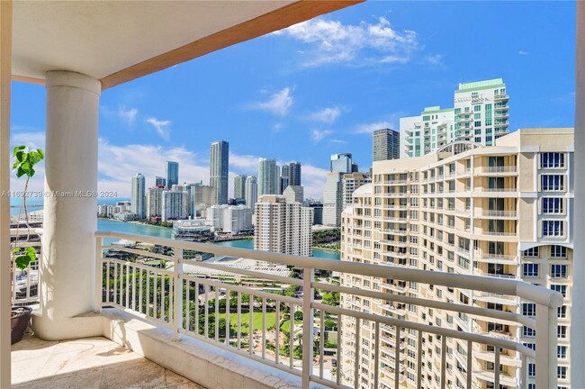 Building Photo - 848 Brickell Key Dr