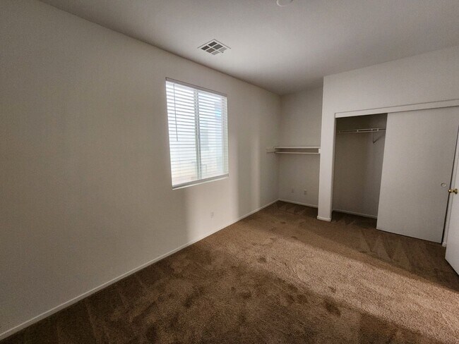 Building Photo - Stunning Five Bedroom home in Shadow Hills.