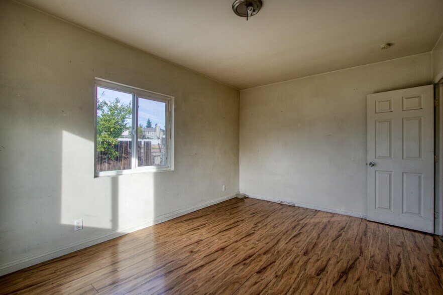 Building Photo - 5246 Phillips Blvd