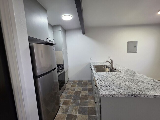 Building Photo - 1054-1066 Sun Rd