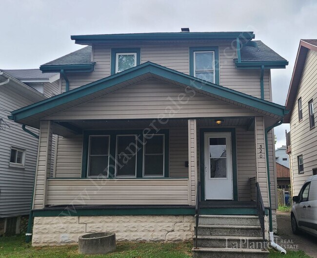 Primary Photo - East Toledo Home for Rent