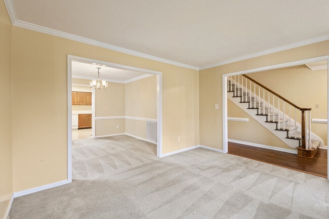 Building Photo - 804 Lancaster Ln