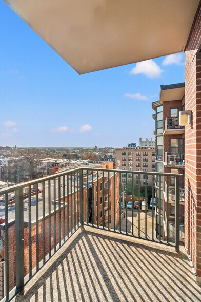 Views of the City - 1390 Kenyon St NW