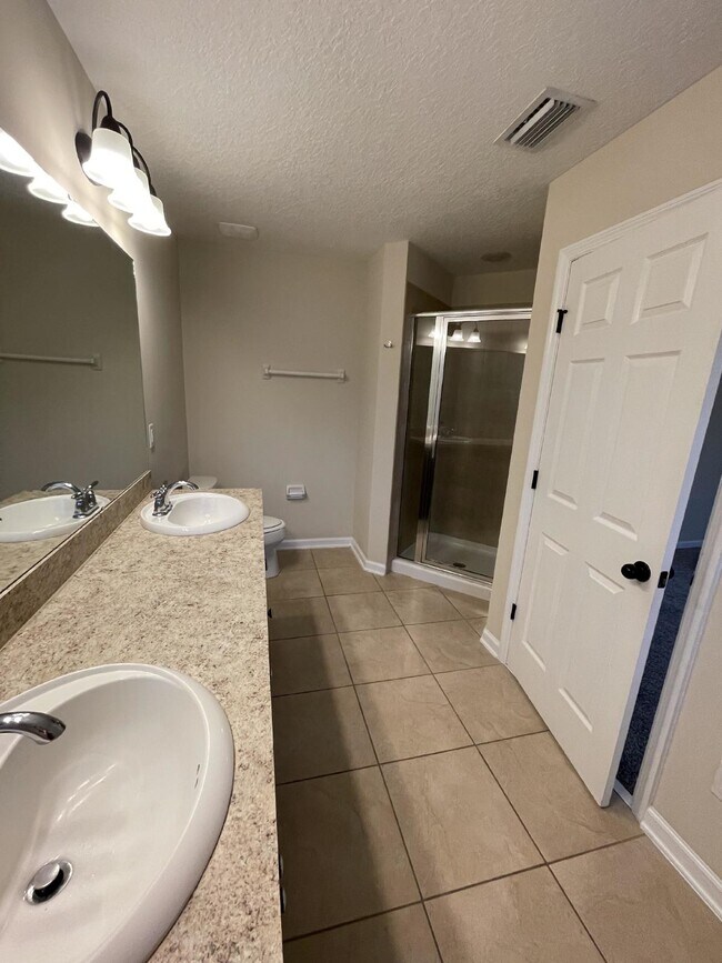 Building Photo - 3 bedroom 2 .5 bath townhome 2 car attached garage  in St. Johns county