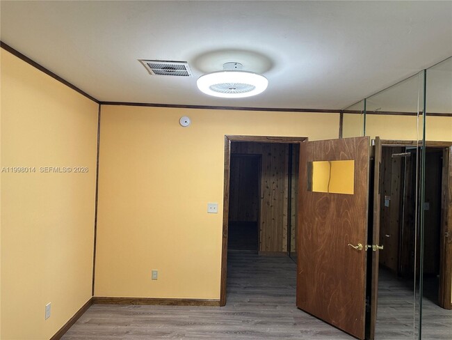 Building Photo - 1411 SW 24th Ct