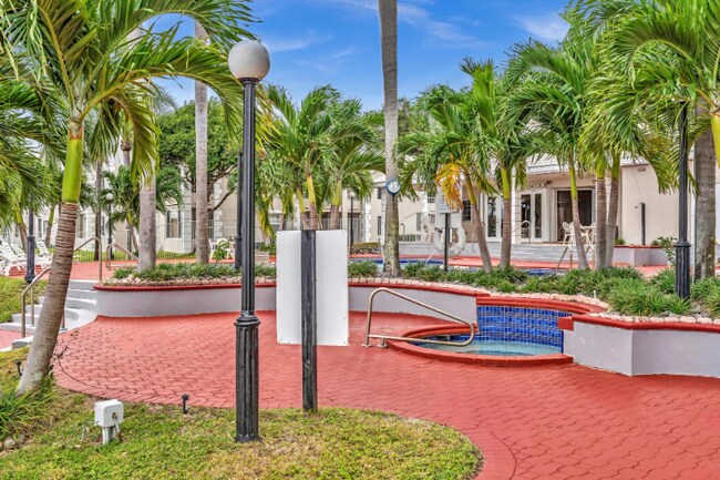 Building Photo - 2850 N Oakland Forest Dr