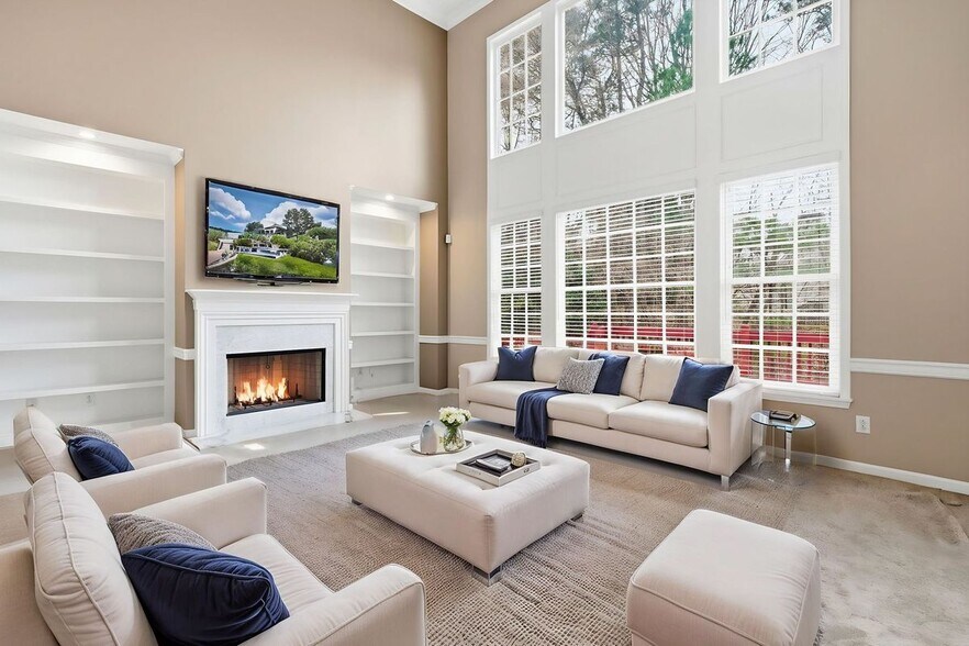 Building Photo - 310 Stoneleigh Dr SW