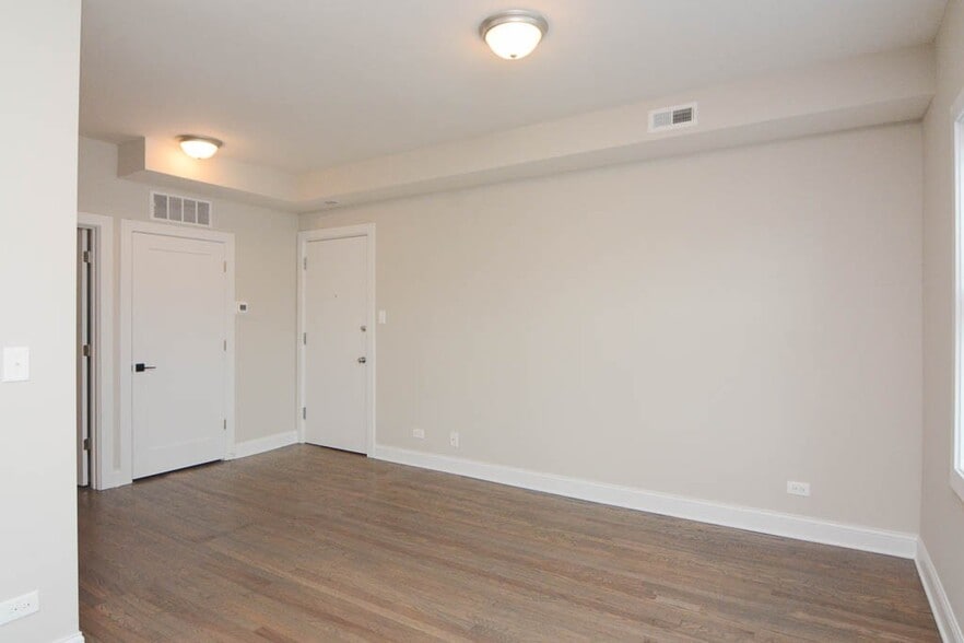 Building Photo - 3407 W Fullerton Ave