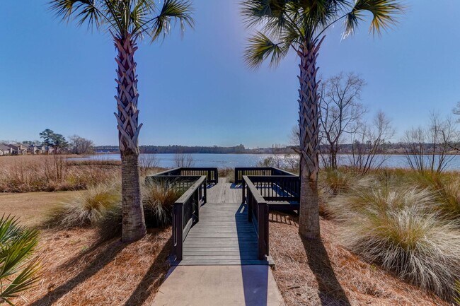 Building Photo - Pristine and Calm Home in Moncks Corner