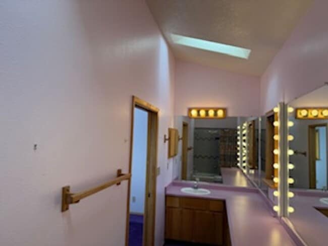 Building Photo - 5 Oriente Ct