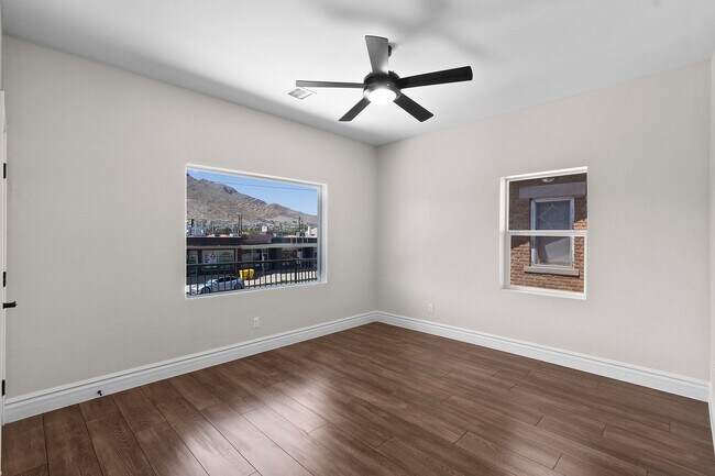 Building Photo - Yandell Units