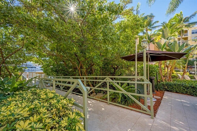 Building Photo - 19501 E Country Club Dr