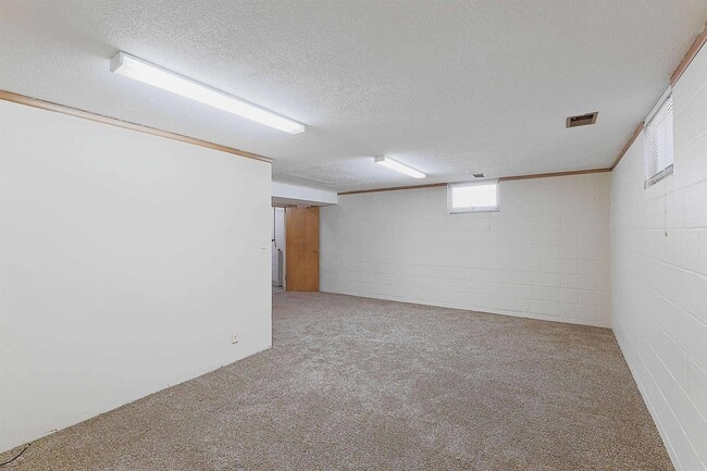 Building Photo - 375 S 44th St