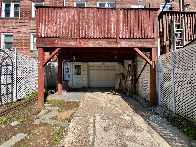 Building Photo - Stunning 3-Bedroom Townhome with Garage in Brookhaven! Available NOW!