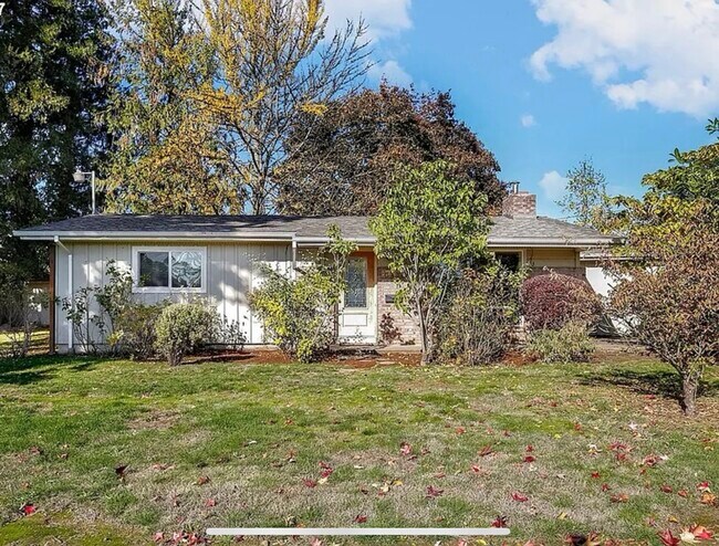 Building Photo - 1005 NE Newall Rd