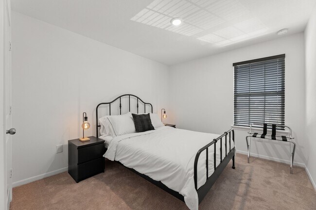 Building Photo - 16424 Big Hickory Dr