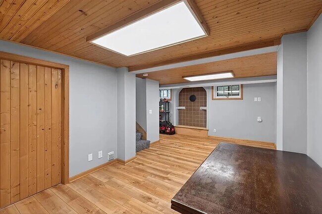 Building Photo - 944 Mahtomedi Ave